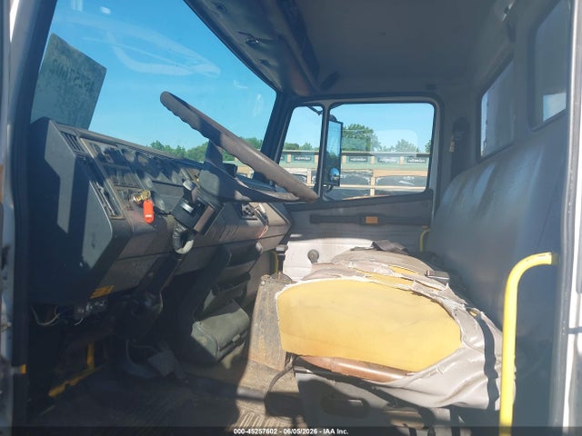 Freightliner Medium Conventional Fl60