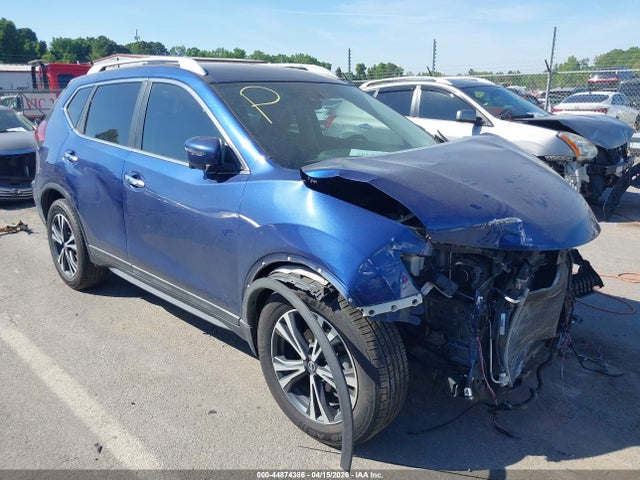 Salvage Nissan Rogue Image