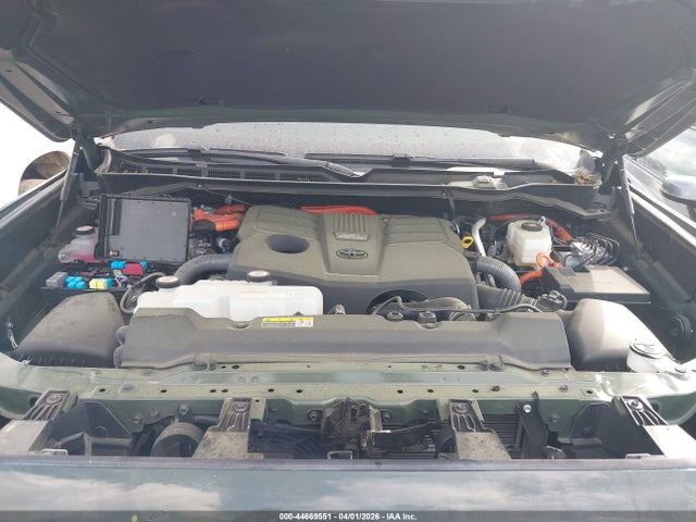Toyota Sequoia Sr5