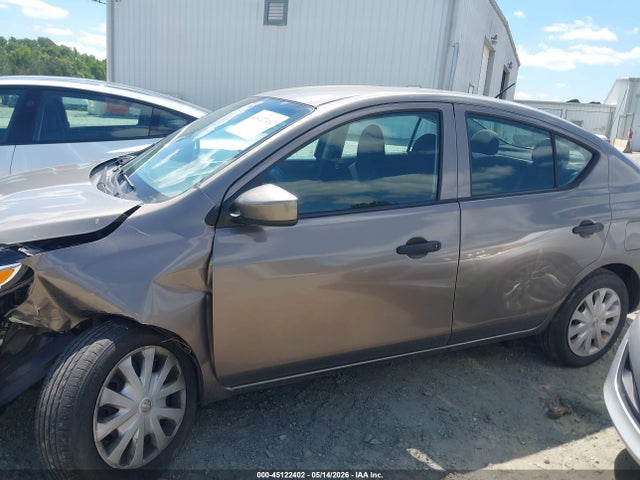 Nissan Versa 1.6 S+