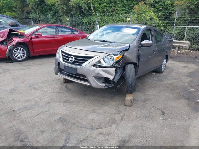 Nissan Versa 1.6 S+