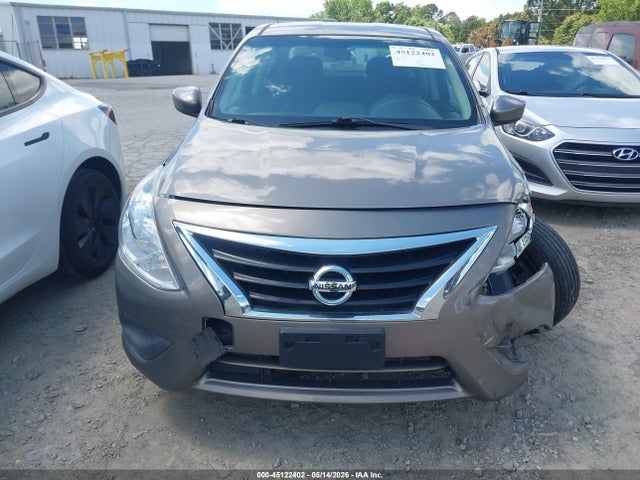 Nissan Versa 1.6 S+