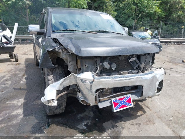 Nissan Titan Se