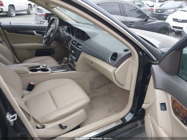 Mercedes-Benz C-Class Luxury