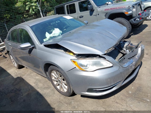 Salvage Chrysler 200 Image