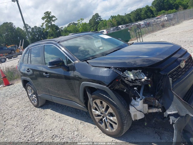 Salvage Toyota RAV4 Image