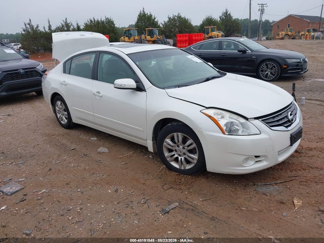 Salvage Nissan Altima Image