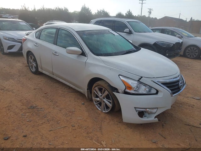 Salvage Nissan Altima Image