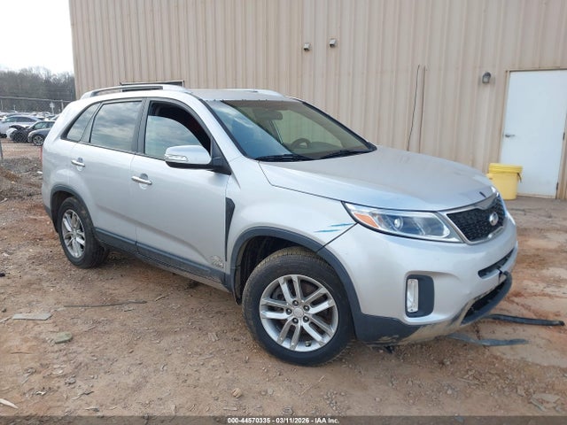 Salvage Kia Sorento Image