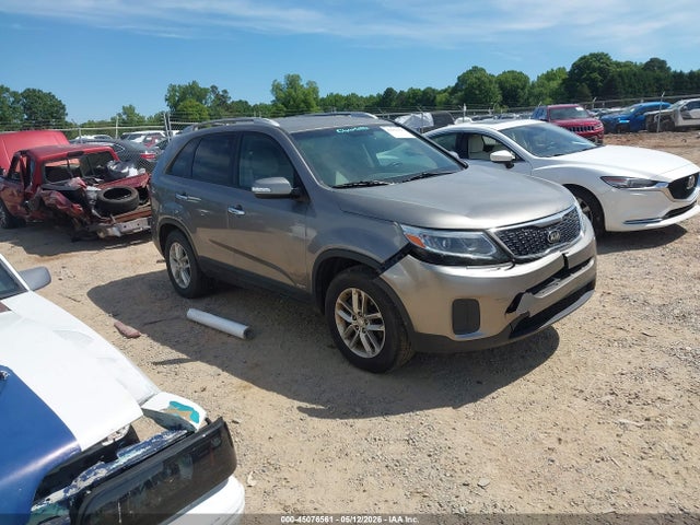 Salvage Kia Sorento Image