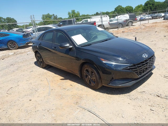 Salvage Hyundai ELANTRA Image