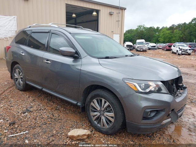 Salvage Nissan Pathfinder Image