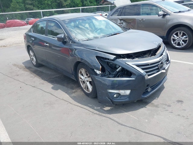 Salvage Nissan Altima Image