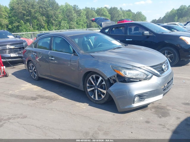 Salvage Nissan Altima Image