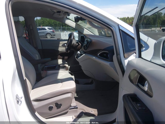 Chrysler Pacifica Touring-l Plus