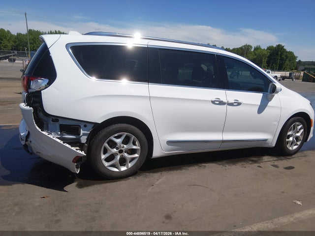 Chrysler Pacifica Touring-l Plus