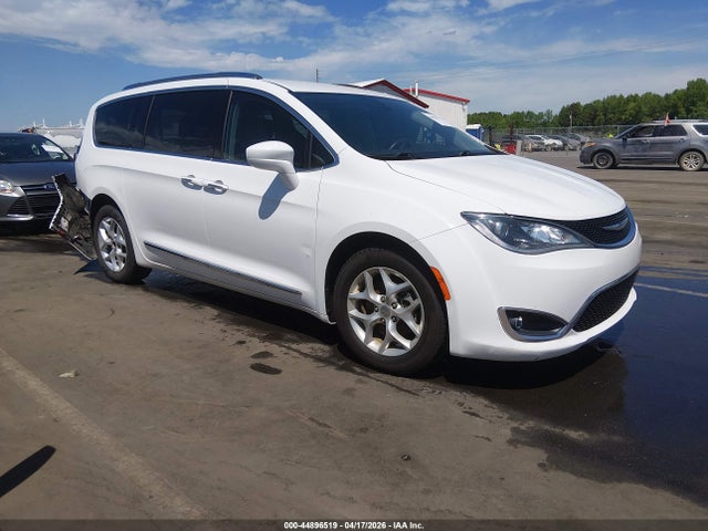 Salvage Chrysler Pacifica Image