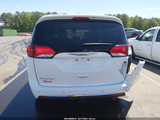 Chrysler Pacifica Touring-l Plus