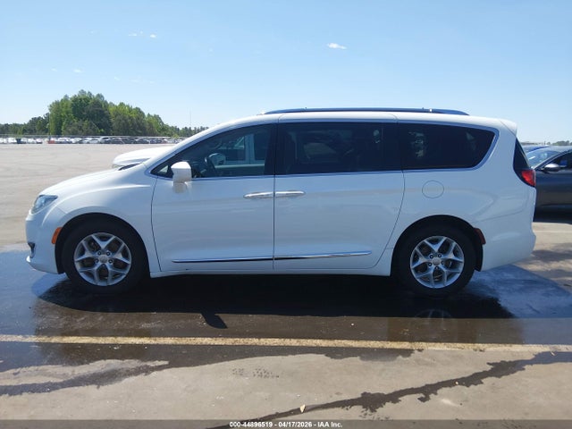 Chrysler Pacifica Touring-l Plus