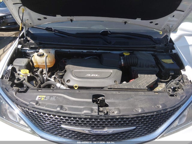 Chrysler Pacifica Touring-l Plus