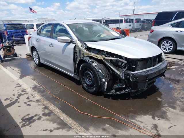 Salvage Nissan Altima Image