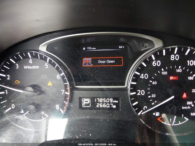 Nissan Pathfinder S