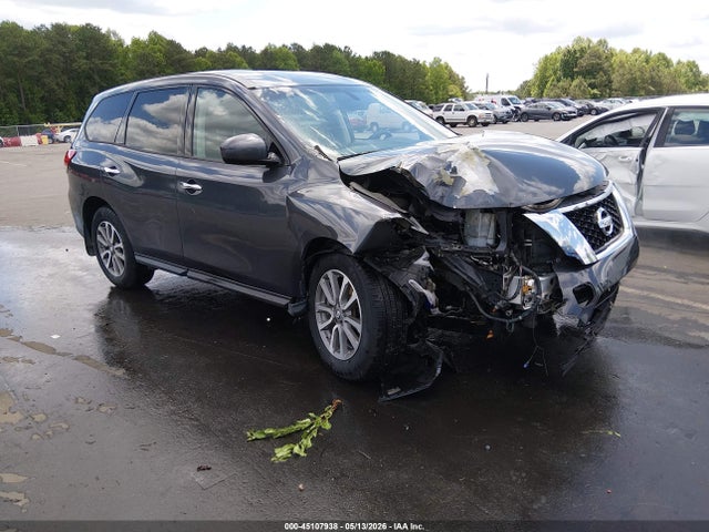 Salvage Nissan Pathfinder Image