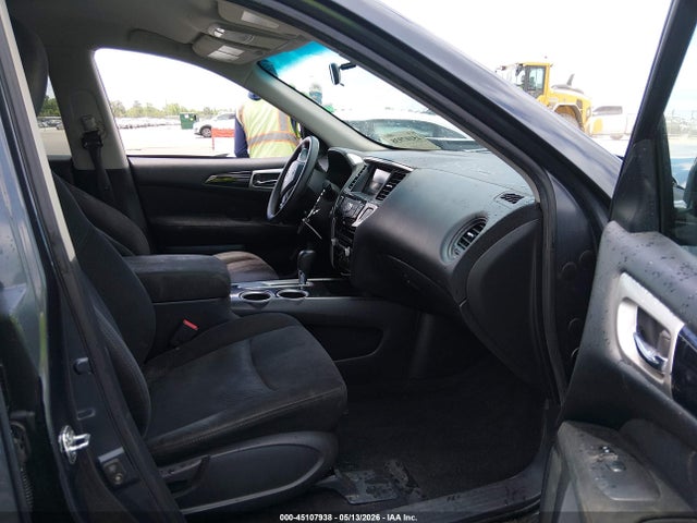 Nissan Pathfinder S