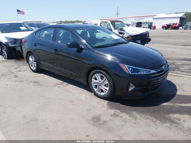 Salvage Hyundai ELANTRA Image