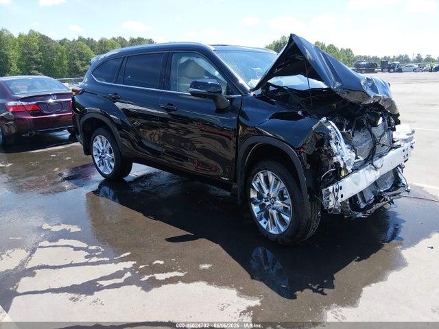 Salvage Toyota Highlander Image