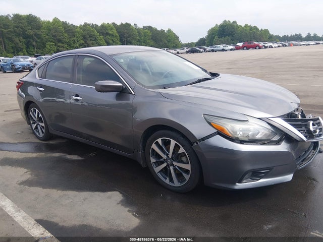 Salvage Nissan Altima Image