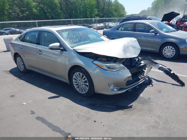Salvage Toyota Avalon Hybrid Image