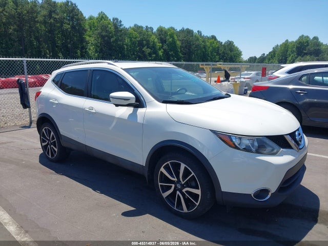 Salvage Nissan Rogue Image
