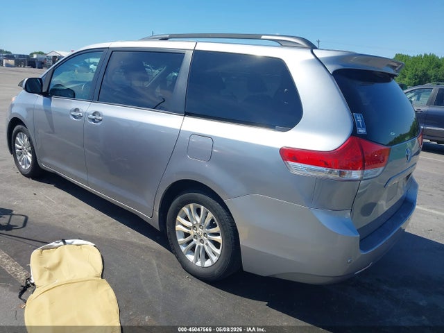 Toyota Sienna Xle V6