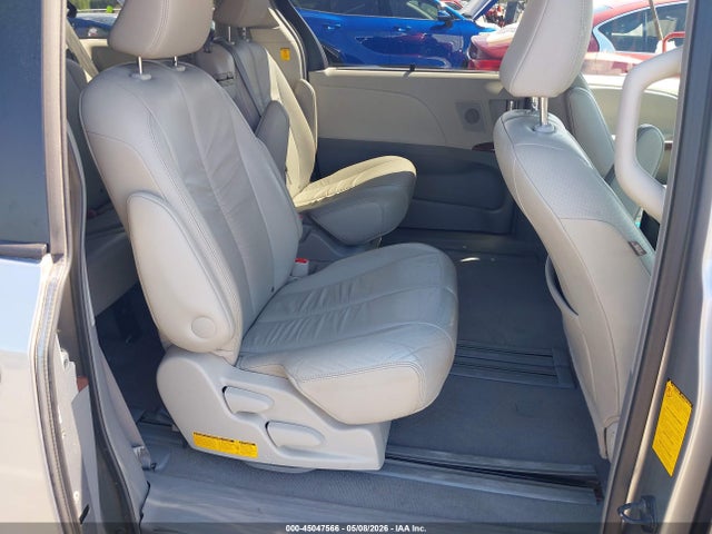 Toyota Sienna Xle V6