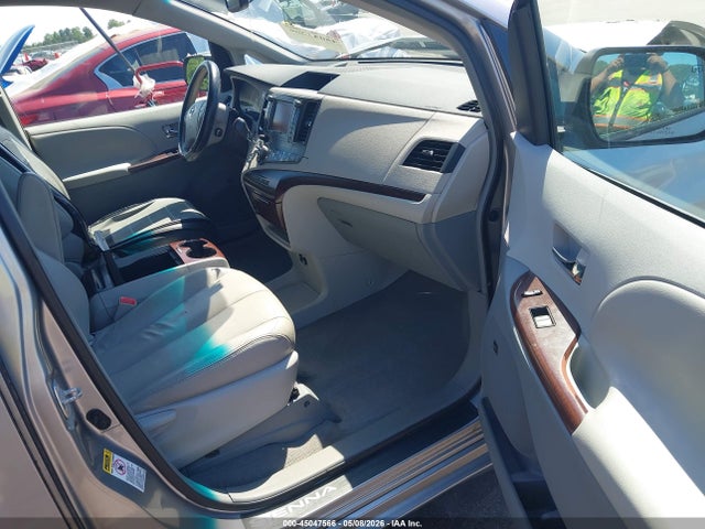 Toyota Sienna Xle V6