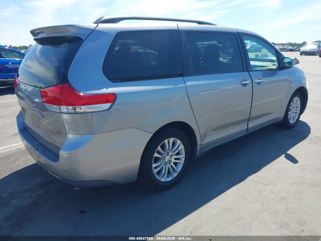 Toyota Sienna Xle V6