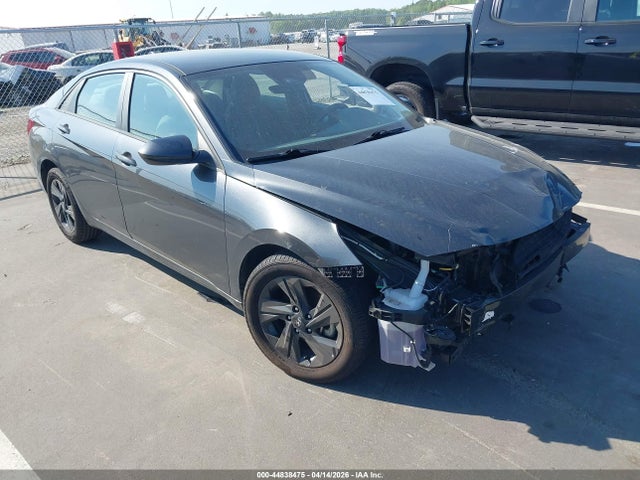 Salvage Hyundai ELANTRA Image