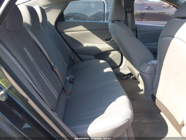 Hyundai ELANTRA Sel