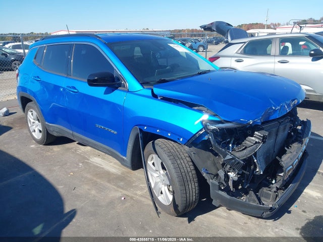 Salvage Jeep Compass Image