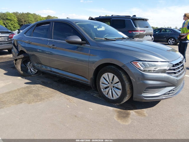Salvage Volkswagen Jetta Image