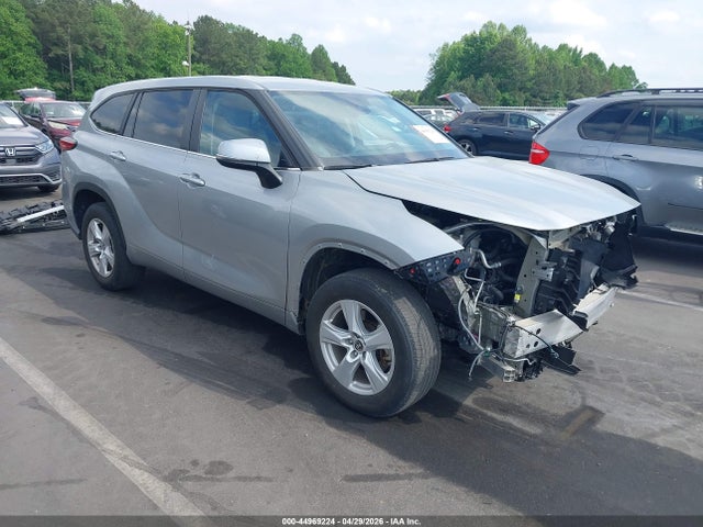 Salvage Toyota Highlander Image