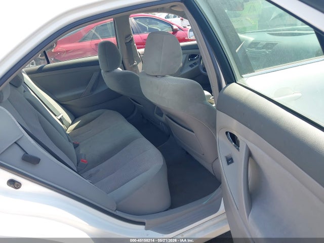 Toyota Camry Le V6