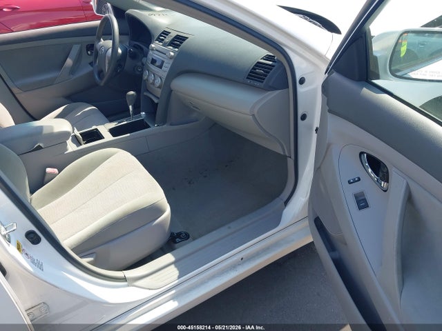 Toyota Camry Le V6