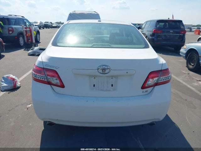 Toyota Camry Le V6