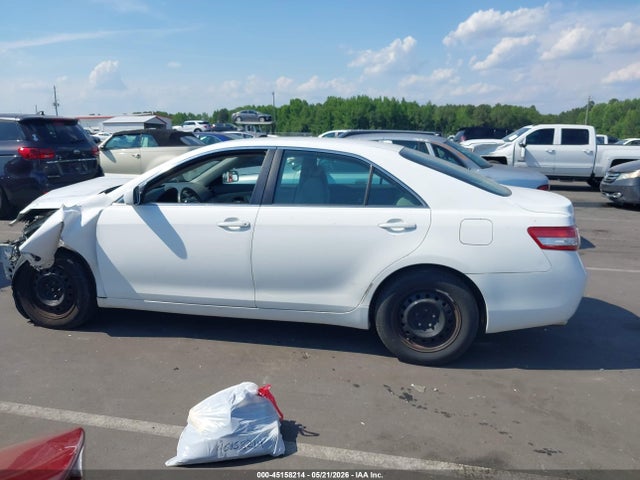 Toyota Camry Le V6