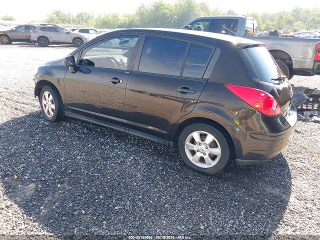 Nissan Versa 1.8 S