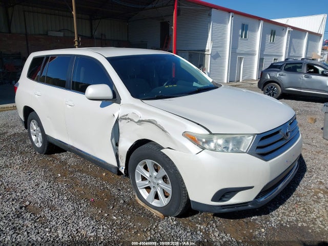 Salvage Toyota Highlander Image