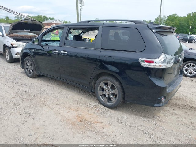 Toyota Sienna Se