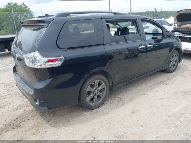 Toyota Sienna Se